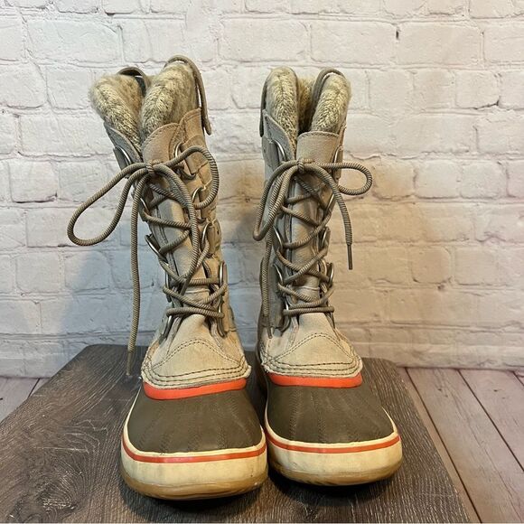 Sorel Joan of Arctic Boots size 8 - Picture 4 of 9